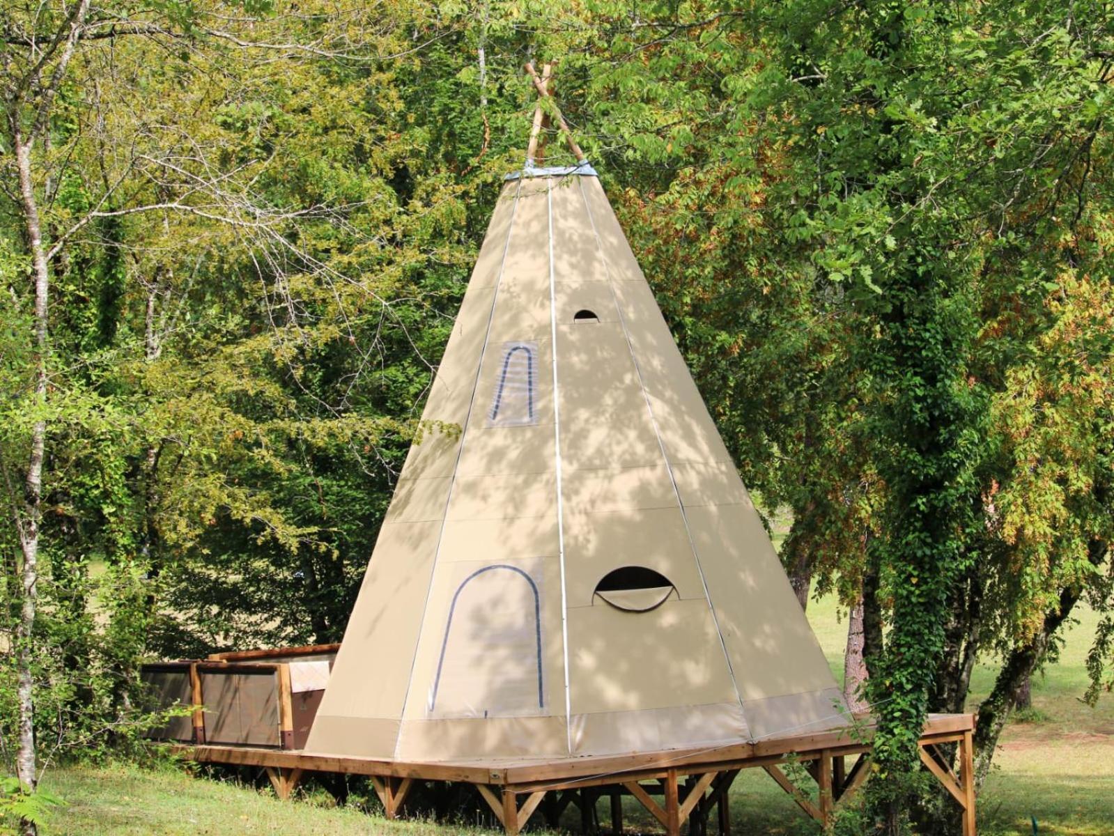 La Clairiere - Ecolieu De Vacances Lamothe-Fenelon Exteriör bild